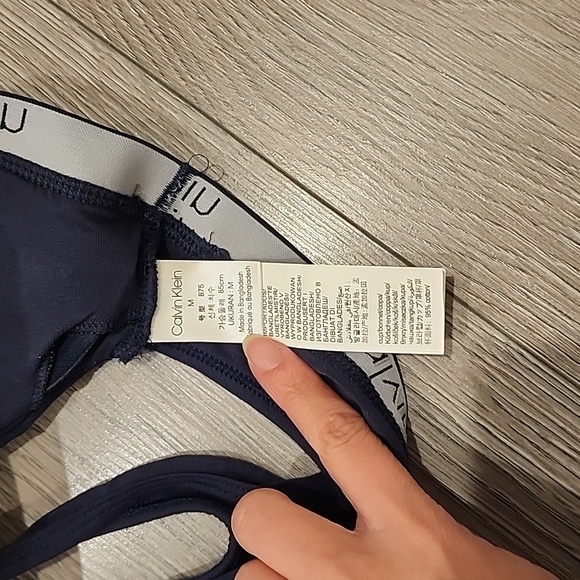 BNWOT Calvin Klein Motive Lightly Lined Bralette - Picture 3 of 3